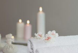 How to Make Aromatherapy Candles With Essential Oils