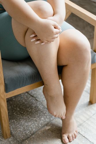woman with swollen feet (Essential Oil For Swollen Feet)
