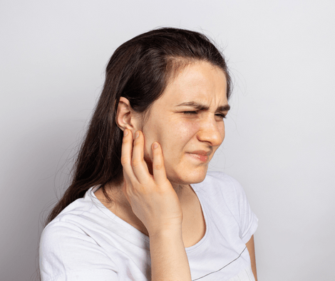 woman with earache (Essential Oil For Earache)