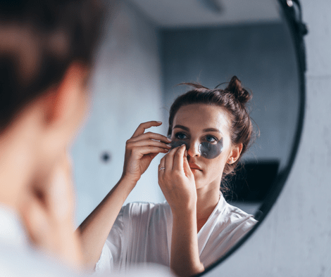 woman removing dark circles under eyes 